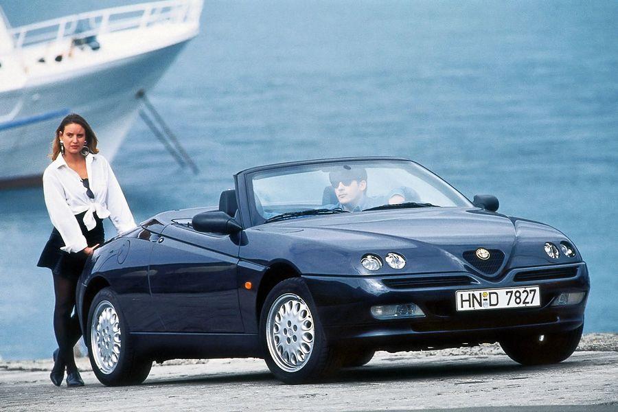  Alfa Romeo Spider (916S) 1995 года  (фото 1 из 26)